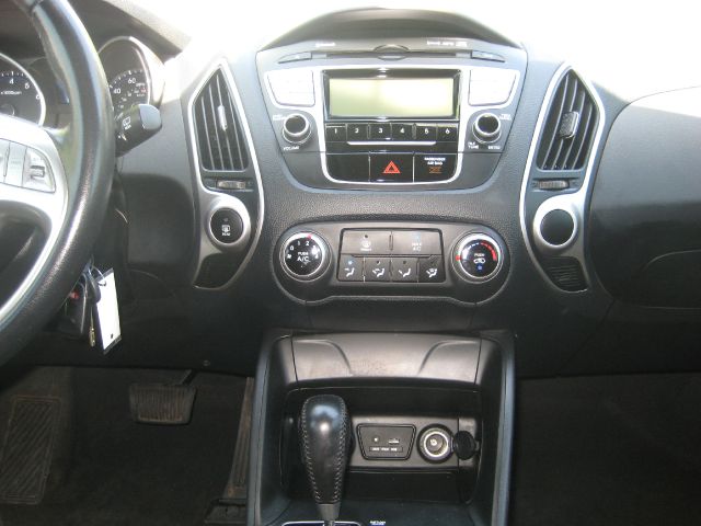 2011 Hyundai Tucson Base Manual