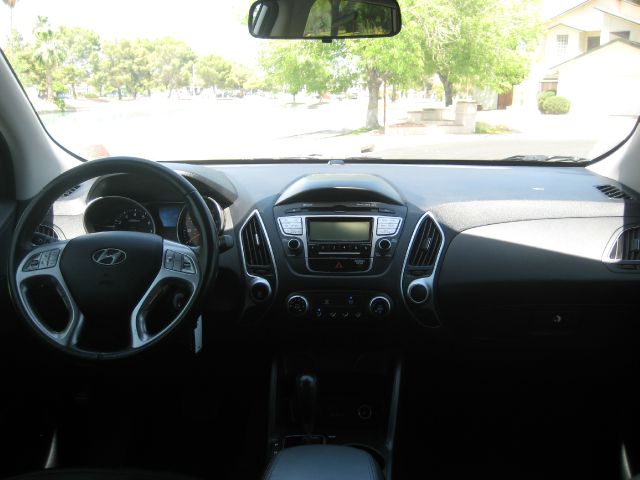 2011 Hyundai Tucson Base Manual