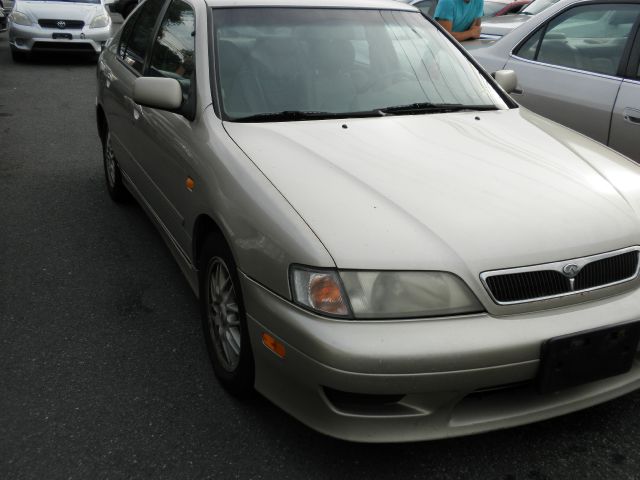 1999 Infiniti G20 Base