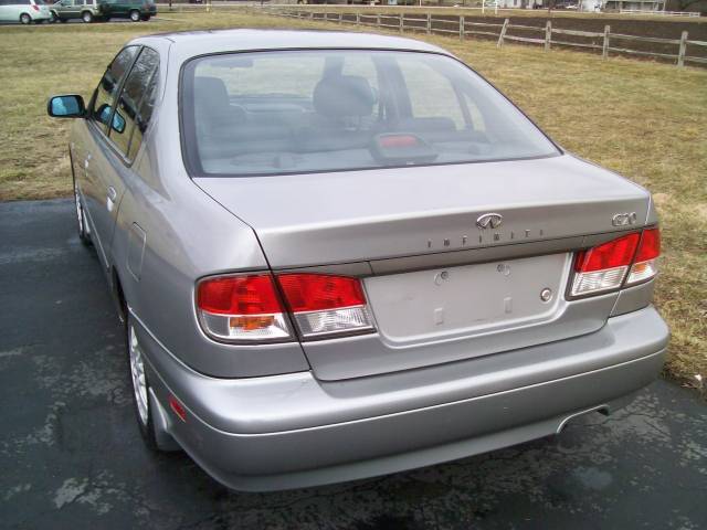 2001 Infiniti G20 Base