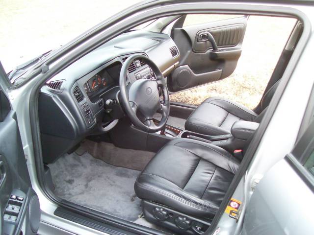 2001 Infiniti G20 Base