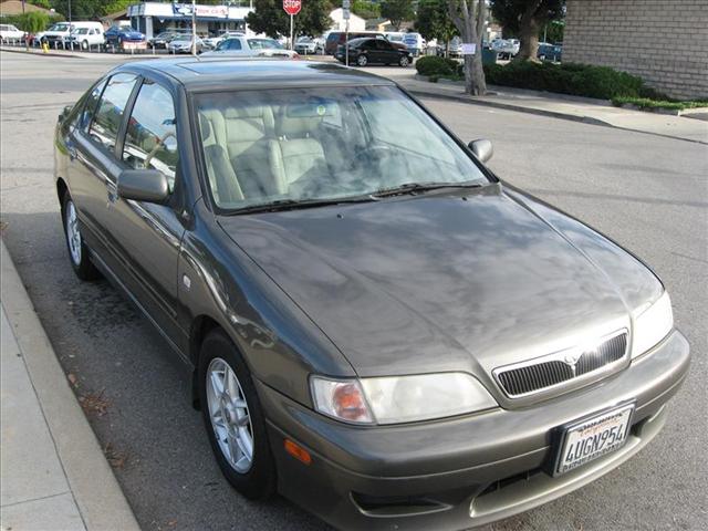 2002 Infiniti G20 Coupe