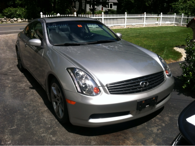 2004 Infiniti G35 XL 12-passenger