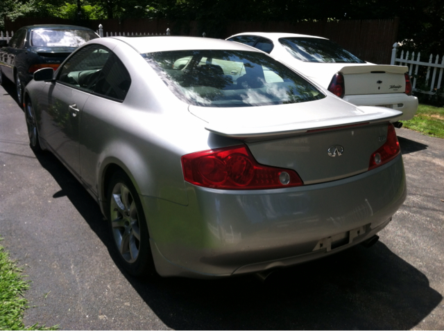 2004 Infiniti G35 XL 12-passenger