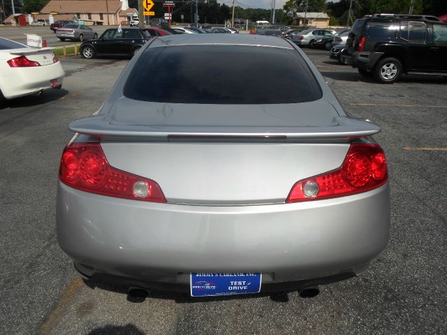 2004 Infiniti G35 XL 12-passenger