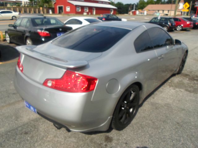 2004 Infiniti G35 XL 12-passenger