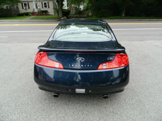 2004 Infiniti G35 XL 12-passenger