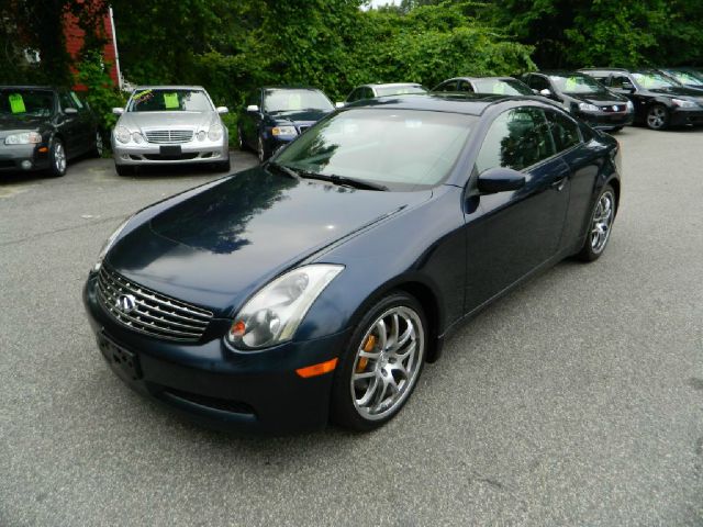 2004 Infiniti G35 XL 12-passenger