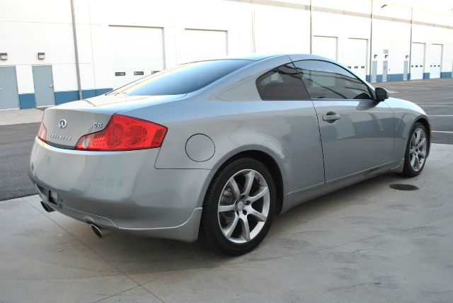 2004 Infiniti G35 XL 12-passenger