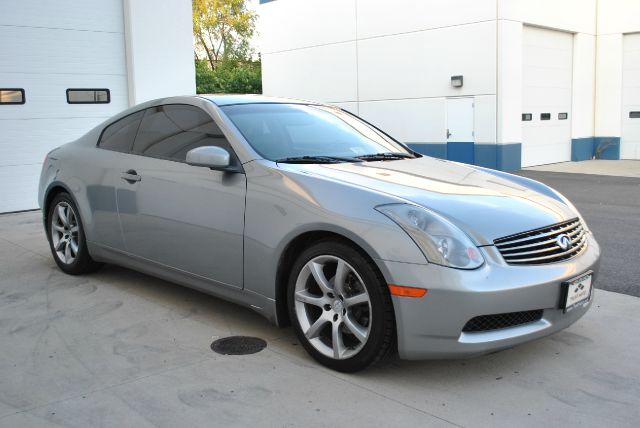 2004 Infiniti G35 XL 12-passenger