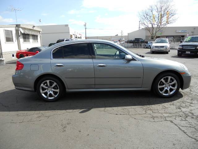 2005 Infiniti G35 Base