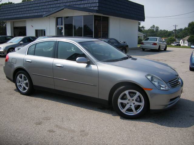 2004 Infiniti G35X Base