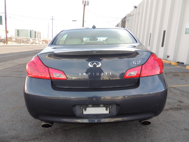 2009 Infiniti G37 2006 Nissan SE