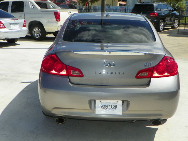 2009 Infiniti G37 2006 Nissan SE