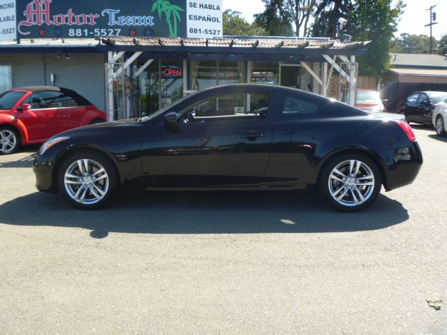 2010 Infiniti G37 2006 Nissan SE