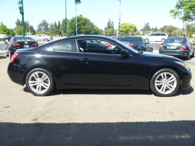 2010 Infiniti G37 2006 Nissan SE