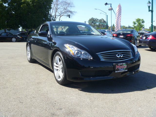 2010 Infiniti G37 2006 Nissan SE