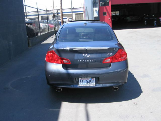 2010 Infiniti G37 2006 Nissan SE