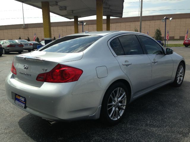 2010 Infiniti G37 SLT MEGA CAB 4X4 Dually