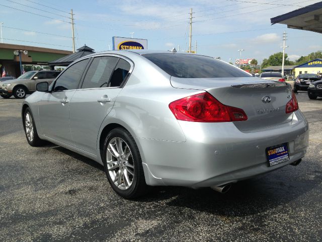 2010 Infiniti G37 SLT MEGA CAB 4X4 Dually