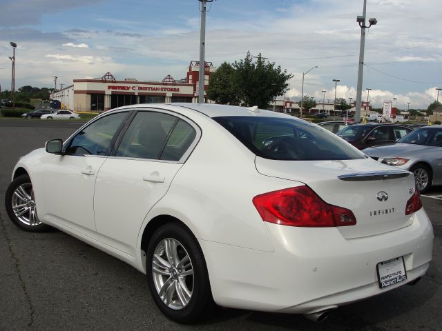 2011 Infiniti G37 SLT MEGA CAB 4X4 Dually