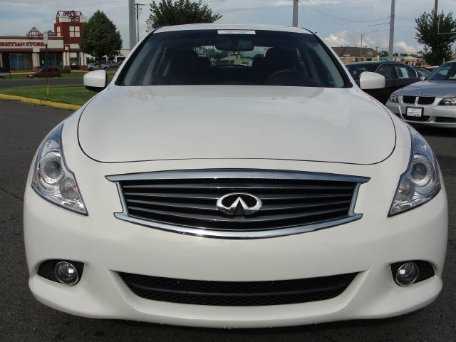 2011 Infiniti G37 SLT MEGA CAB 4X4 Dually