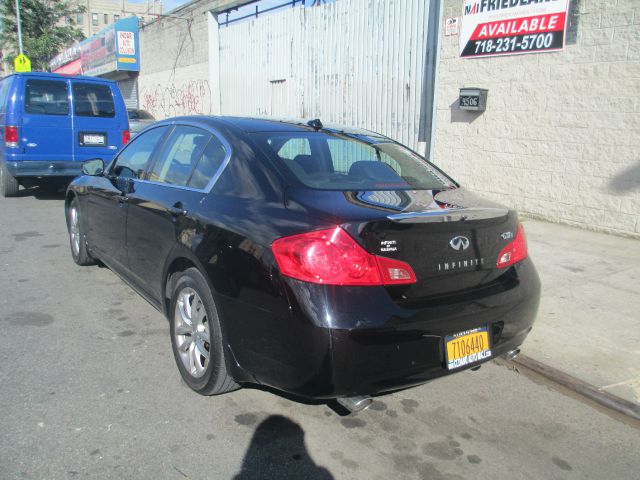 2009 Infiniti G37x S Cabriolet 2D