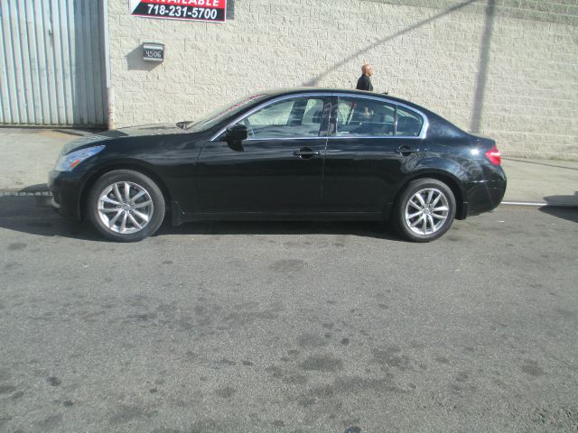 2009 Infiniti G37x S Cabriolet 2D