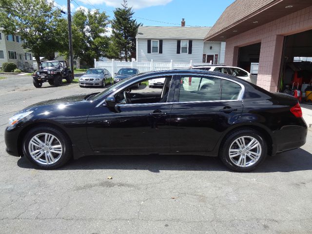 2010 Infiniti G37x S Cabriolet 2D