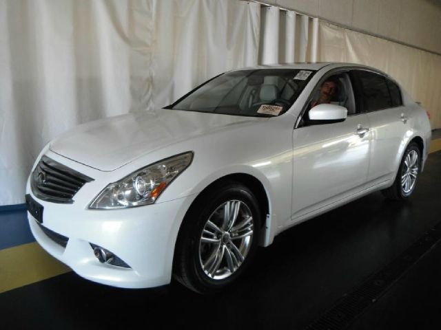 2010 Infiniti G37x S Cabriolet 2D