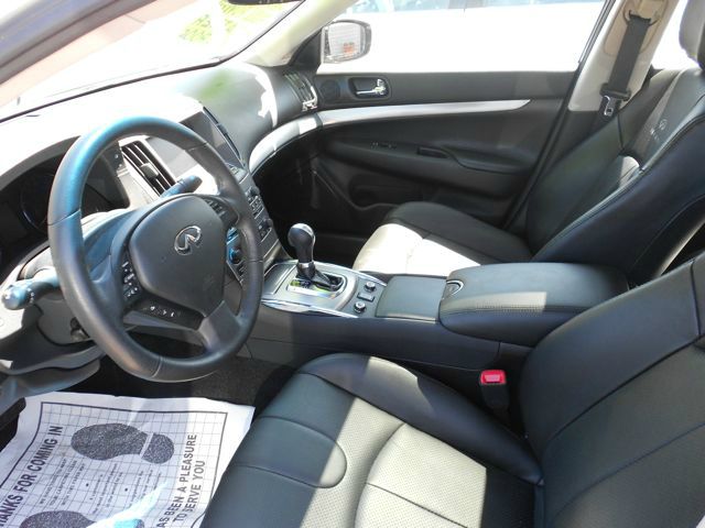 2010 Infiniti G37x S Cabriolet 2D