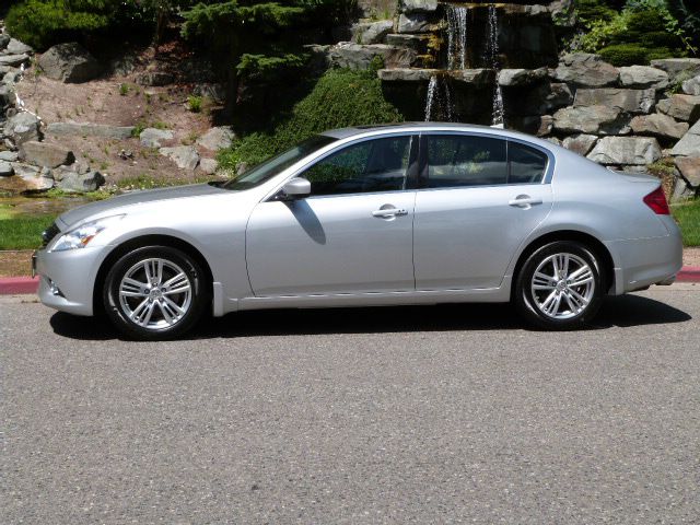 2010 Infiniti G37x S Cabriolet 2D