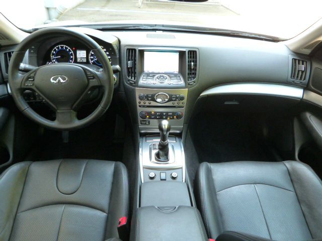 2010 Infiniti G37x S Cabriolet 2D