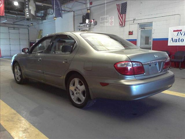 2001 Infiniti I30 SLE Regular CAB