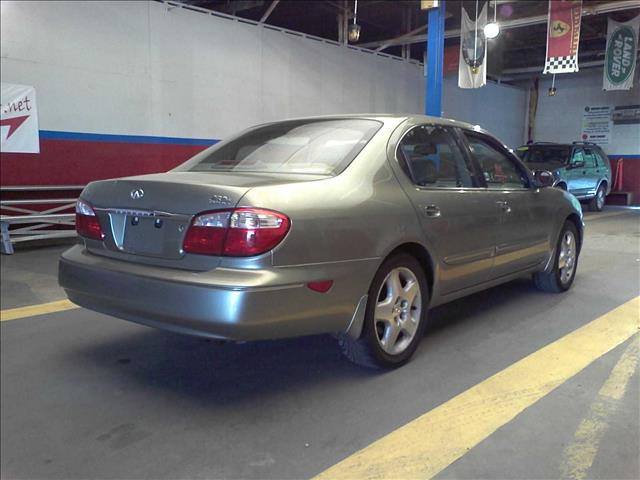 2001 Infiniti I30 SLE Regular CAB