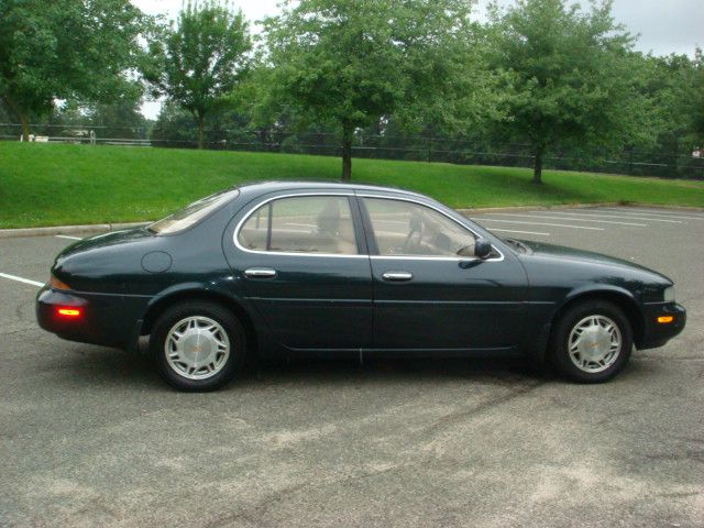 1995 Infiniti J30 Base