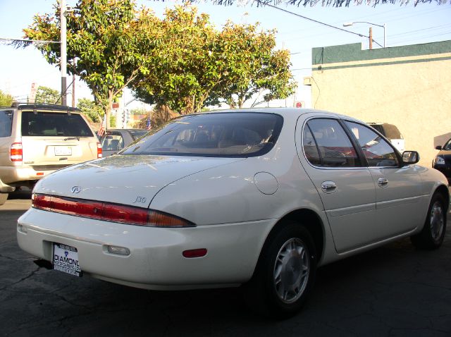 1997 Infiniti J30 All-wheel Drive SLT1