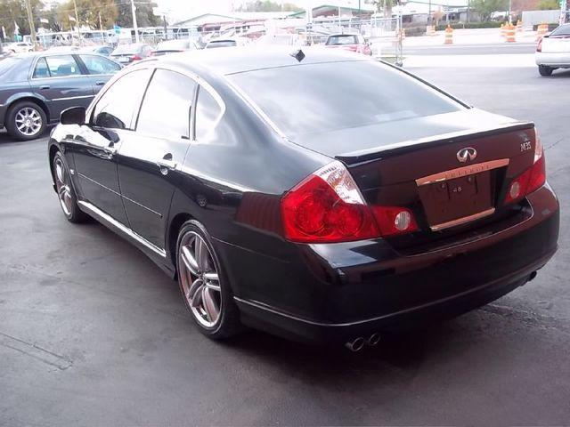 2007 Infiniti M35 Series 4.