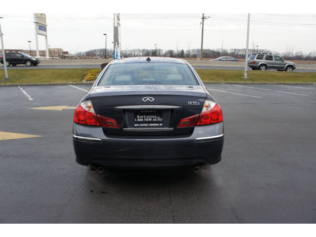 2010 Infiniti M35x Base