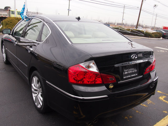 2010 Infiniti M35x Base