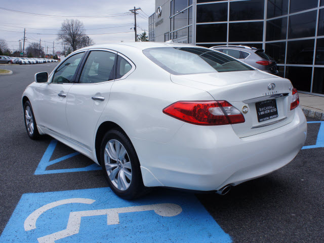 2011 Infiniti M37x Base