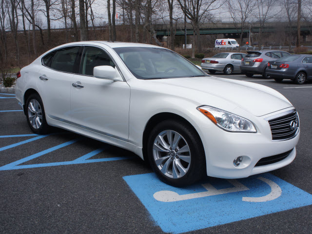 2011 Infiniti M37x Base