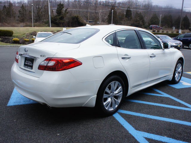 2011 Infiniti M37x Base