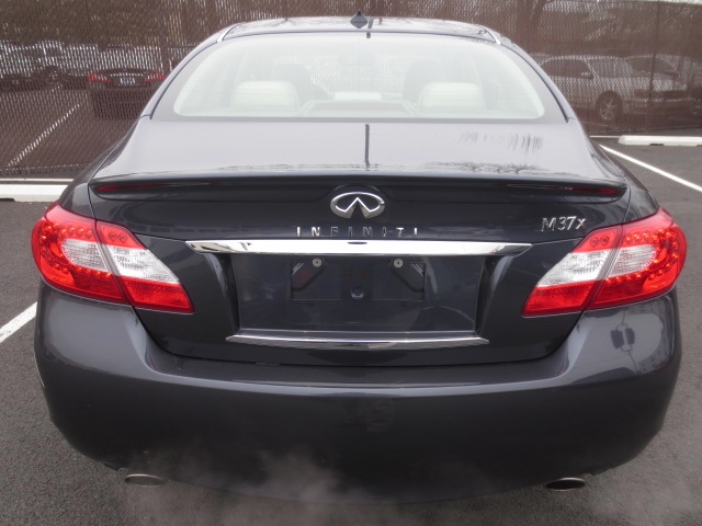 2011 Infiniti M37x Base