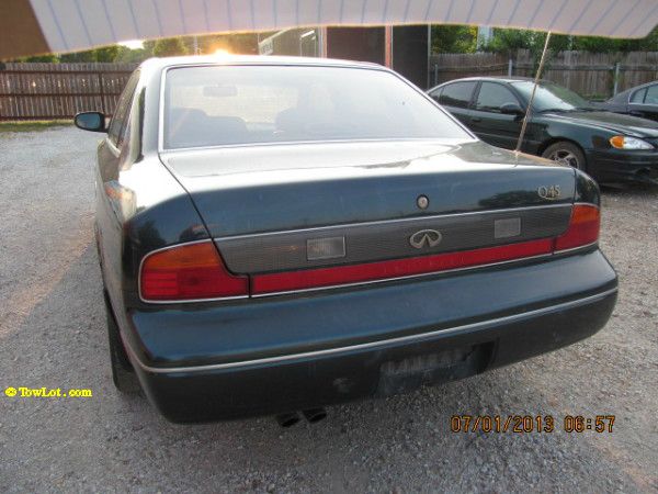 1995 Infiniti Q45 Base