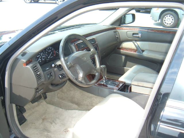 1997 Infiniti Q45 Base