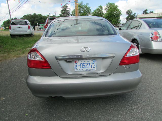 2002 Infiniti Q45 Base