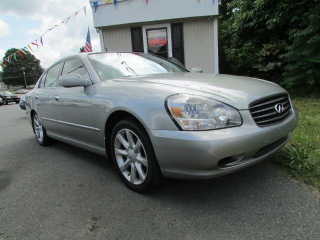 2002 Infiniti Q45 Base