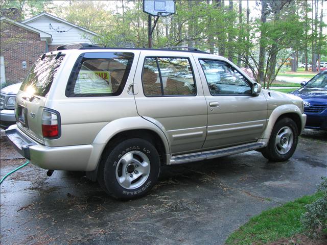 1997 Infiniti QX4 Bucket Lift