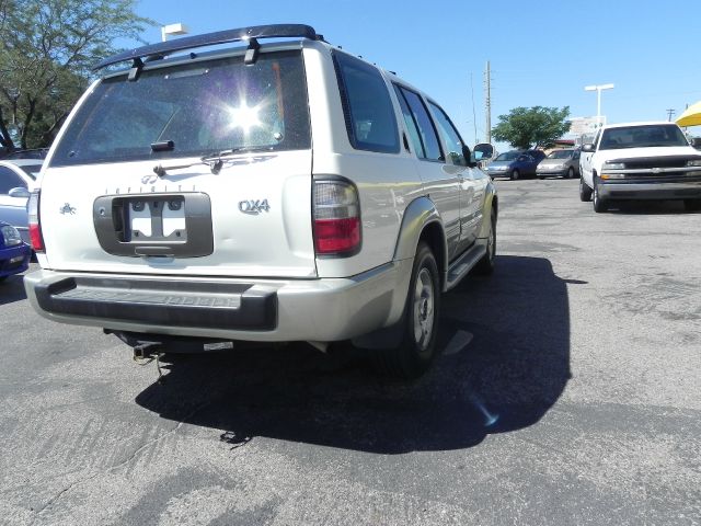 1998 Infiniti QX4 Base